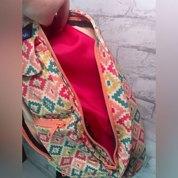 Kavu Rope Sling Zip up crossover Bag Spring pattern - Picture 8 of 10